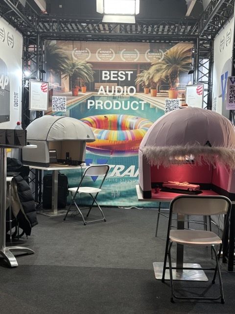 ISE 2025 standı: gri VTRAP ve Marilyn